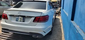 Mercedes-Benz E350 Base 4Matic Sedan AWD (3.5L 6cyl 7A) 2010 White
