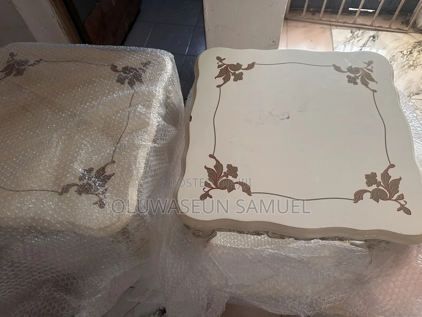 Royal Center Table With 2 Side Stool
