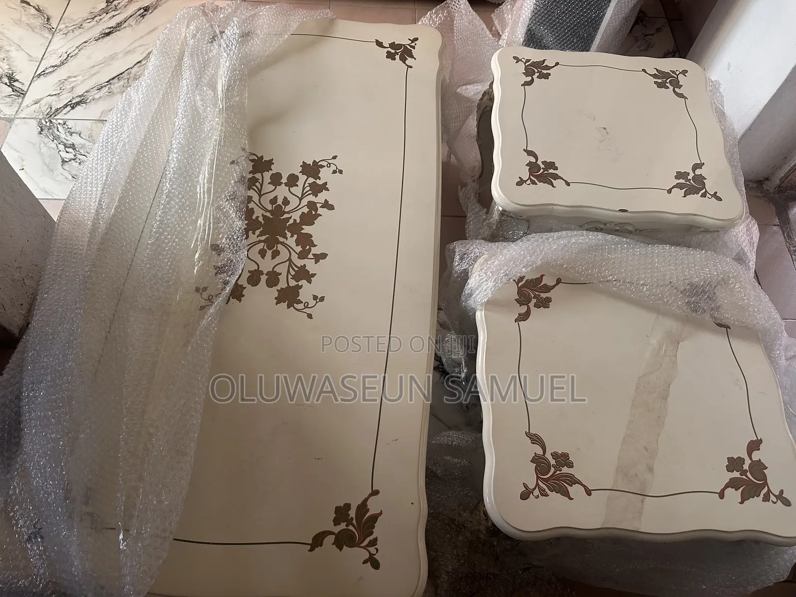 Royal Center Table With 2 Side Stool