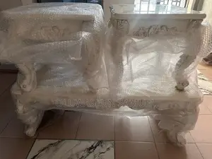 Royal Center Table With 2 Side Stool