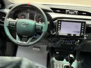 New Toyota Hilux 2025 Black