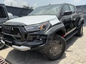 New Toyota Hilux 2025 Black