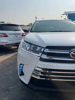 Toyota Highlander XLE 4dr SUV AWD (3.5L 6cyl 6A) 2015 White