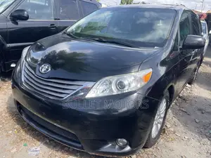 Toyota Sienna XLE 8-Passenger 4dr Minivan (3.5L 6cyl 6A) 2015 Black