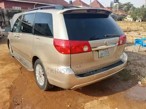 Toyota Sienna 2006 Gold