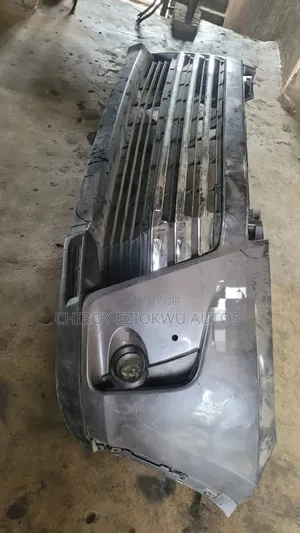 Highlander 2018 Complete Front Bumber With Front Grille Direct Tokunbo