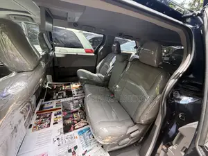 Toyota Sienna XLE AWD (3.5L 6cyl 8A) 2018 Blue