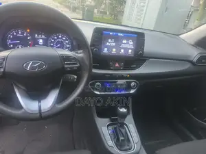 Hyundai Elantra 2018 Red