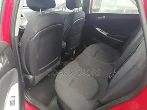 Hyundai Accent SE Hatchback 2016 Red