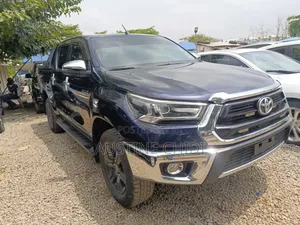 Toyota Hilux 2023 Blue