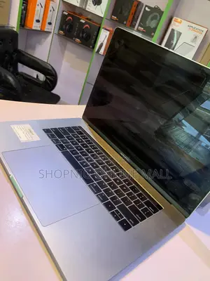 Laptop Apple MacBook Pro 2017 16GB Intel Core i7 SSD 512GB