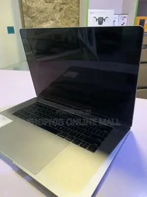 Laptop Apple MacBook Pro 2017 16GB Intel Core i7 SSD 512GB