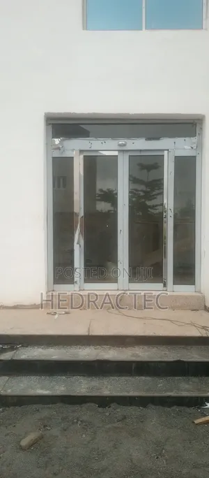 Automatic Sensor Door by Hedractec