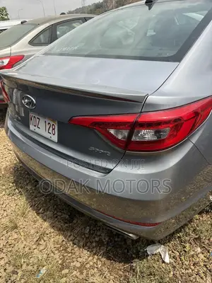 Hyundai Sonata Sport 4dr Sedan (2.4L 4cyl 6A) 2015 Silver