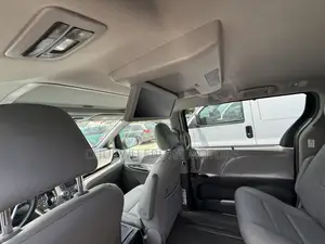 Toyota Sienna XLE AWD (3.5L 6cyl 8A) 2018 Silver