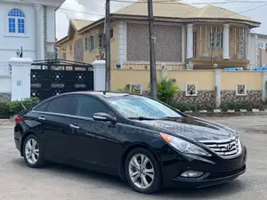 Hyundai Sonata Limited Sedan FWD (2.4L 4cyl 6A) 2012 Black