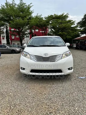 Toyota Sienna Limited 7 Passenger 2011 White