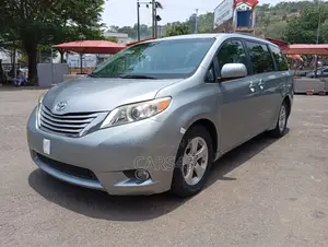 Toyota Sienna 2011 Silver