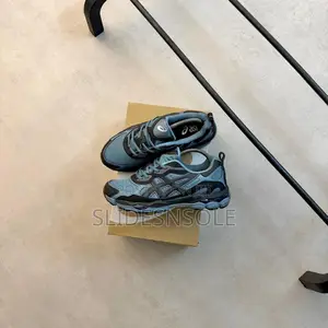 Asics Gel-Nyc RGD in the "Ironclad / Black