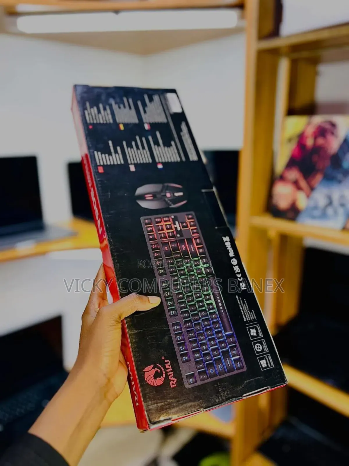 R905 Wireless Gaming Keyboard  
With Light