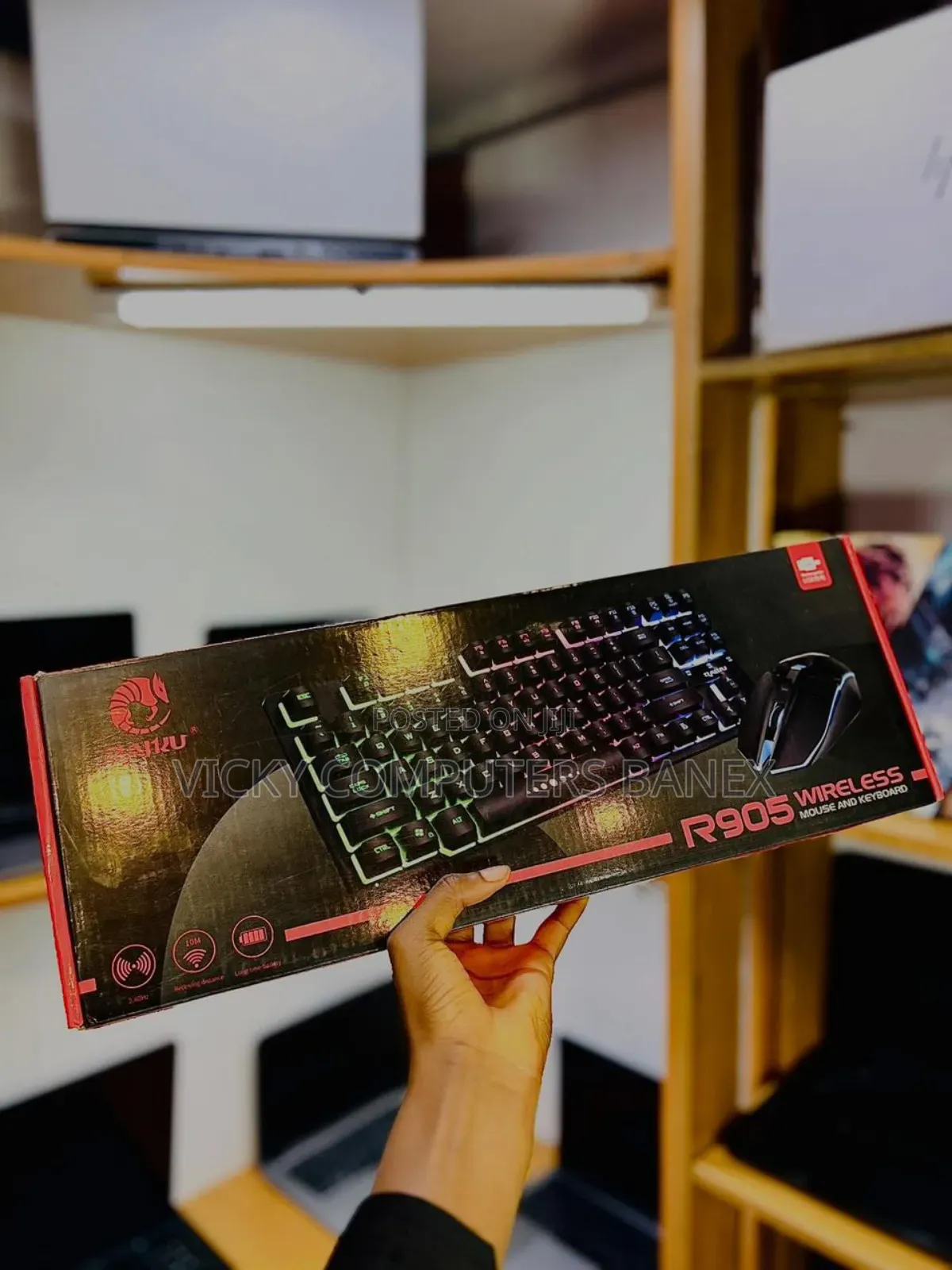 R905 Wireless Gaming Keyboard  
With Light