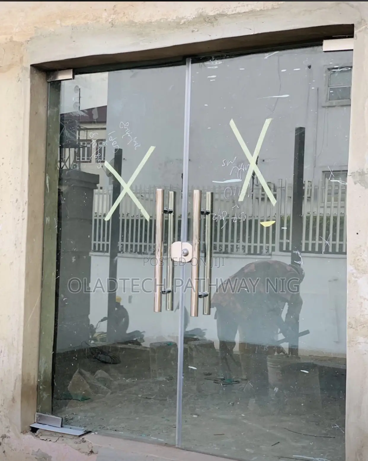 Frameless Glass Door Patio