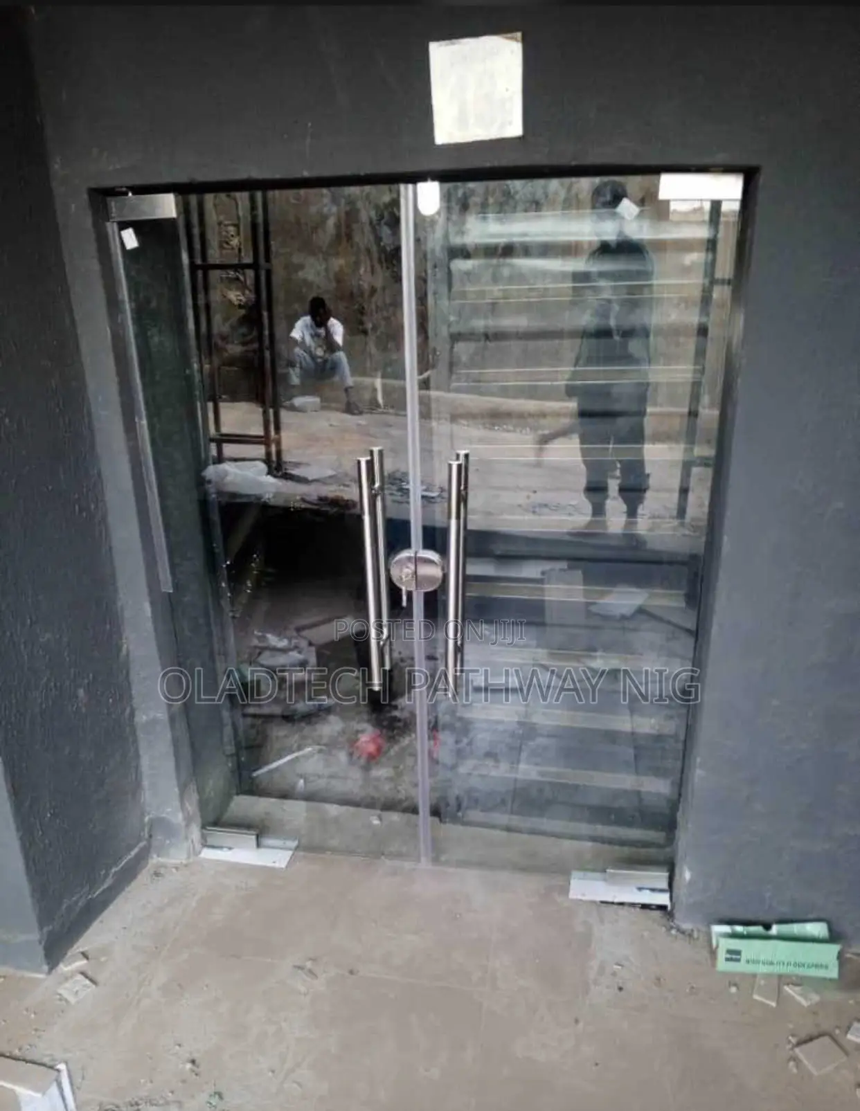 Frameless Glass Door Patio