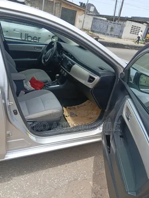 Toyota Corolla LE 4dr Sedan (1.8L 4cyl CVT) 2015 Silver