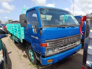 Toyota Dyna 350 Blue