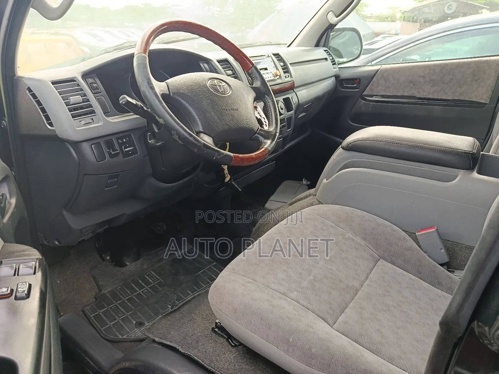 Toyota HiAce 2010 Black