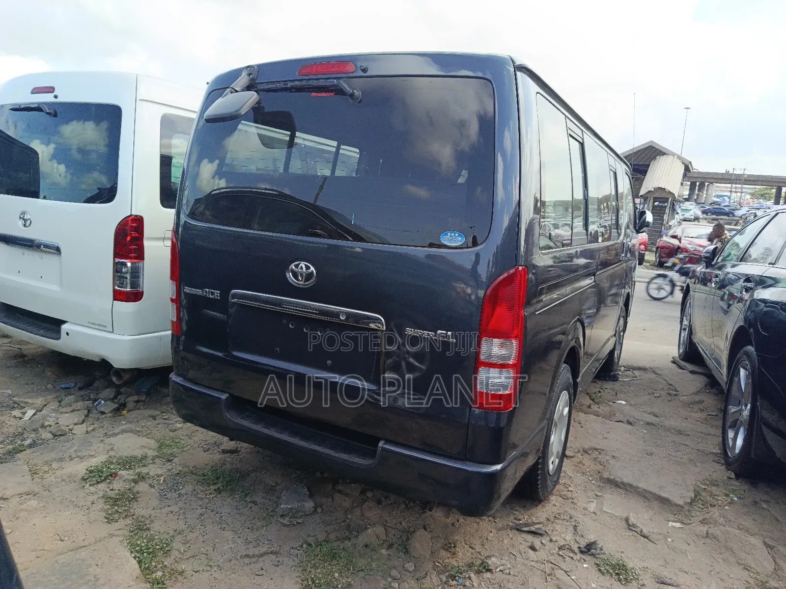 Toyota HiAce 2010 Black