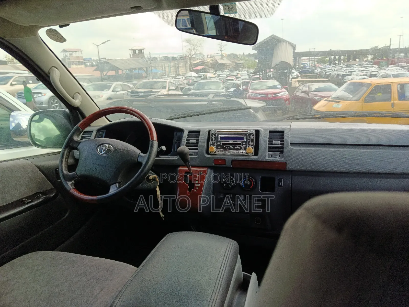Toyota HiAce 2010 Black
