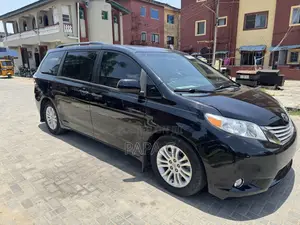 Toyota Sienna XLE 8-Passenger 4dr Minivan (3.5L 6cyl 6A) 2015 Black