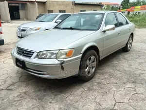 Toyota Camry 2000 Silver