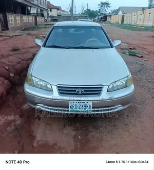 Toyota Camry 2001 Gold