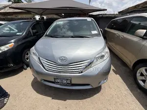 Toyota Sienna Limited 7 Passenger 2012 Silver