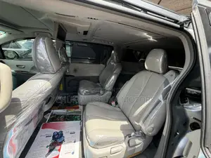 Toyota Sienna Limited 7 Passenger 2012 Silver