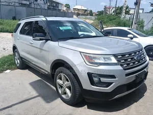 Ford Explorer XLT 4dr SUV AWD (3.5L 6cyl 6A) 2016 Silver