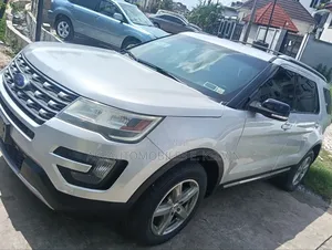 Ford Explorer XLT 4dr SUV AWD (3.5L 6cyl 6A) 2016 Silver