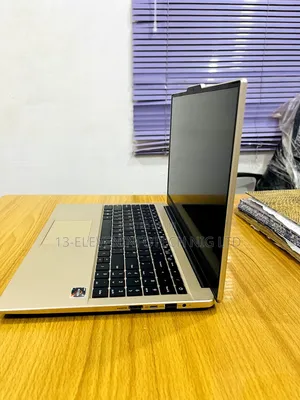 Laptop Avita Pura AMD 14 8GB AMD Ryzen 5 SSD 256GB