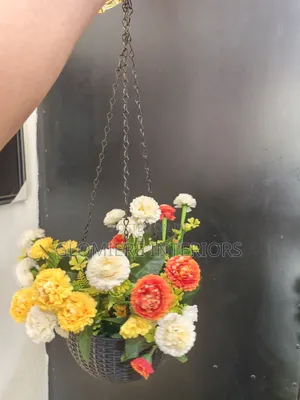 Cascading Floral Basket Decòr