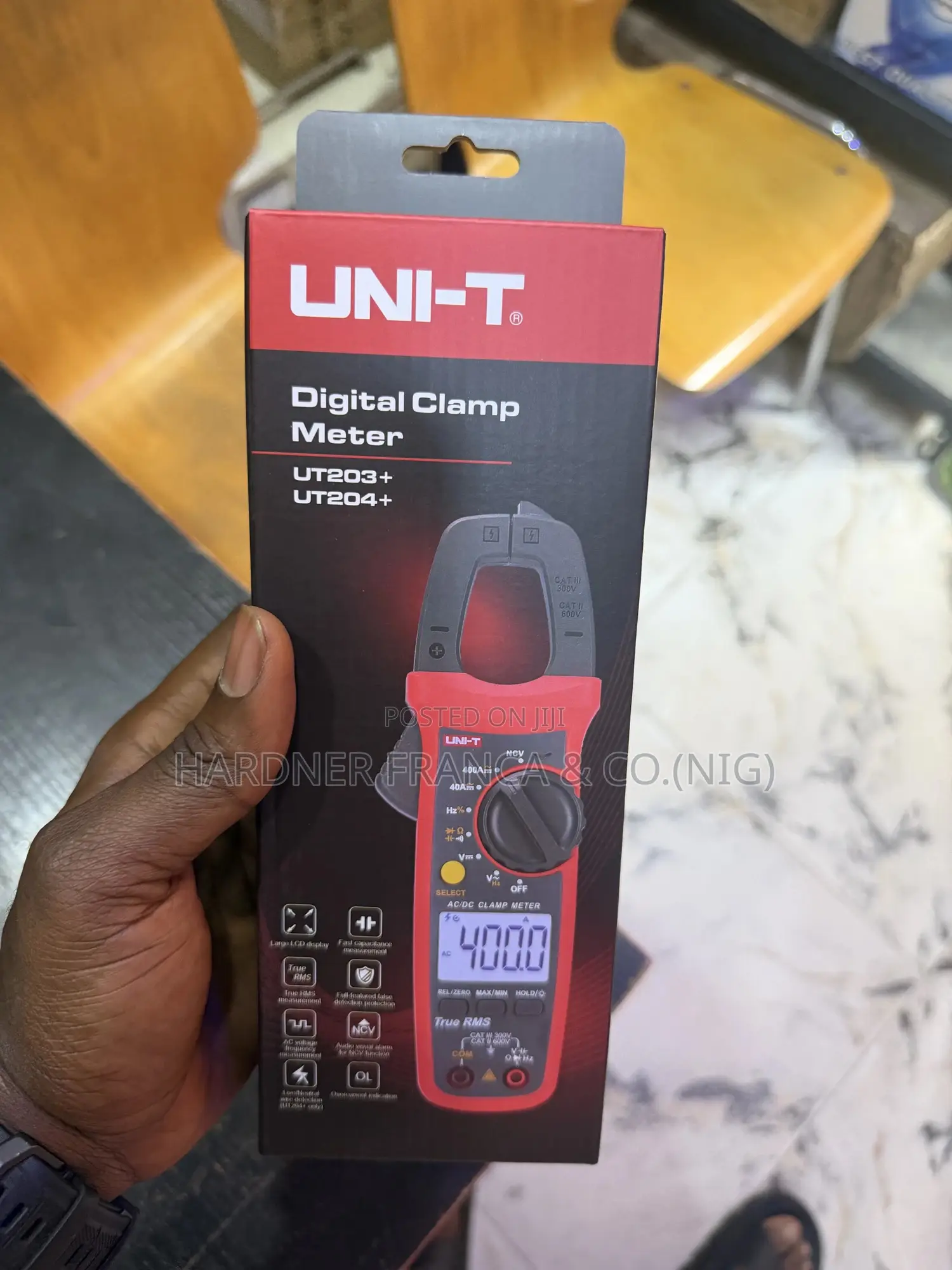 Ut-204+ Ac/Dc 600a Clamp Meter