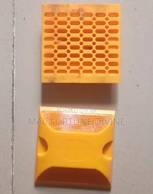 Yellow Plastic Road Studs/Raised Pavement Markers [3k Per Piece]