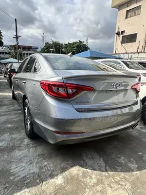 Hyundai Sonata SE 4dr Sedan (2.4L 4cyl 6A) 2015 Gray