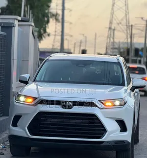 Toyota Grand Highlander XLE AWD 2024 White