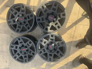 Toyota Hilux Rim 17 TRD