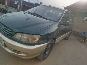 Toyota Picnic 2.0 FWD 2004 Green