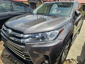 Toyota Highlander XLE 4dr SUV AWD (3.5L 6cyl 6A) 2015 Gray