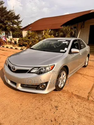 Toyota Camry SE 4dr Sedan (2.5L 4cyl 6A) 2013 Silver