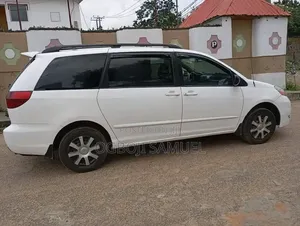 Toyota Sienna CE FWD 2009 White